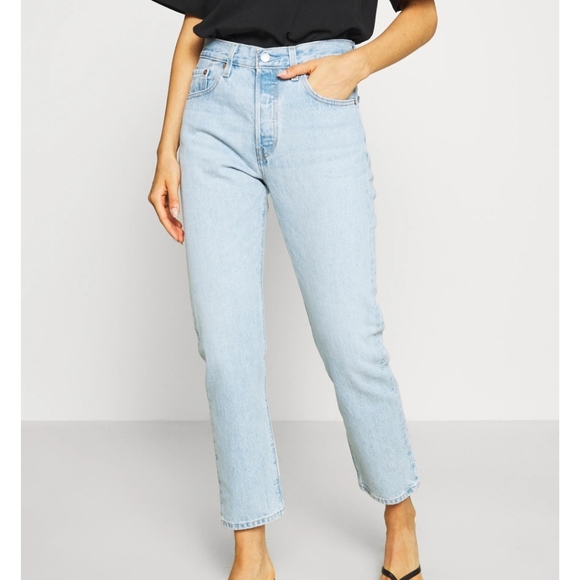 NEW Levi's 501 Original High Rise Cropped Jeans - Picture 5 of 10